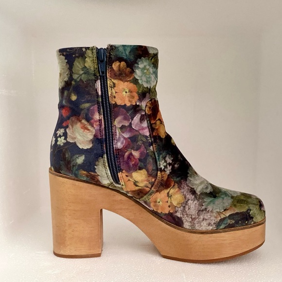 Charlotte Stone Paz Boot in Velvet Floral 2022 SOLD OUT - Picture 4 of 8